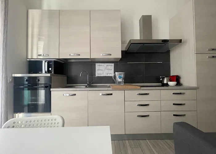 Gardone Apartment - ampio Appartamento con 2 camere da letto - Comodo per Duomo!